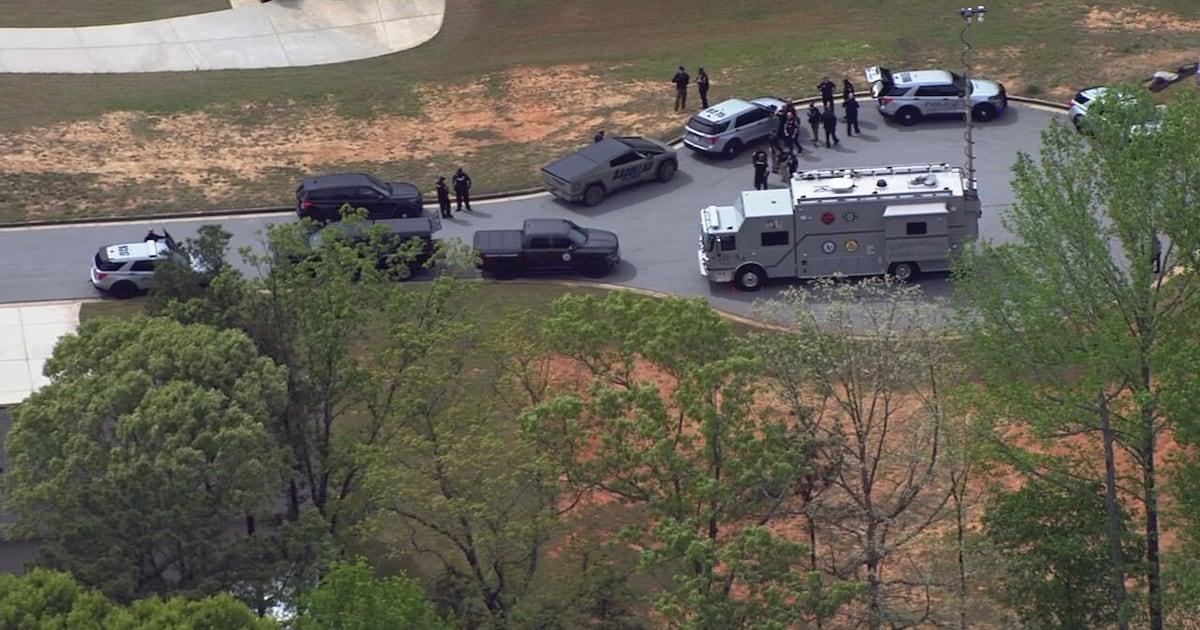 SWAT team responds to woman shot, barricaded suspect in metro Atlanta