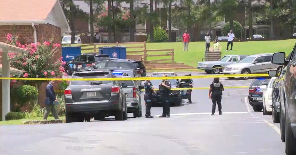 2 dead in southeast Atlanta apartment shooting