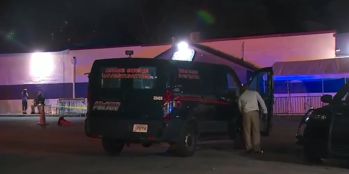 2 hurt in stabbing at popular Vine City lounge, police say